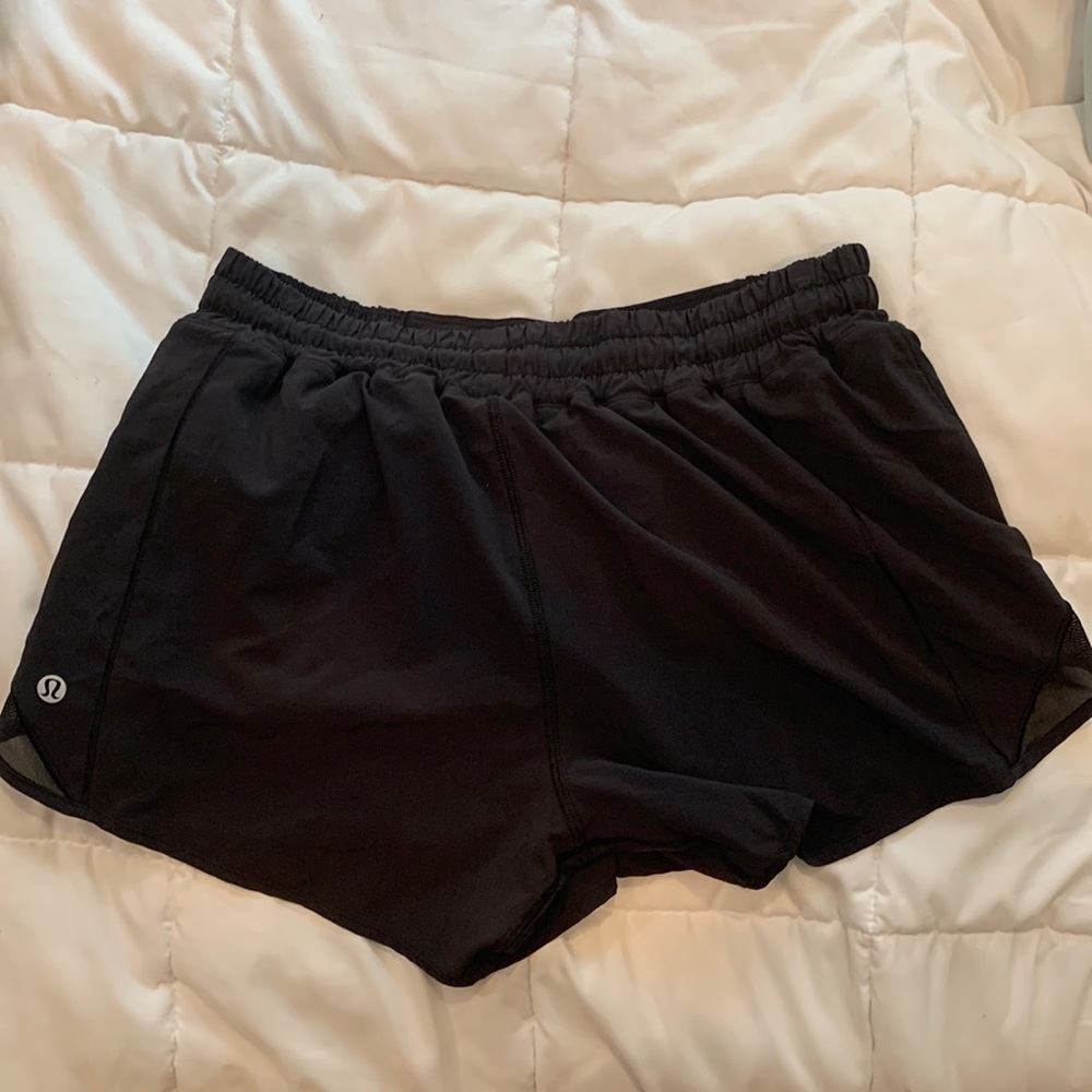 LuLuLemon Hotty Hot Low-Rise Lined Short 4” (POCKET, drawstring,lined) (Size 8T)